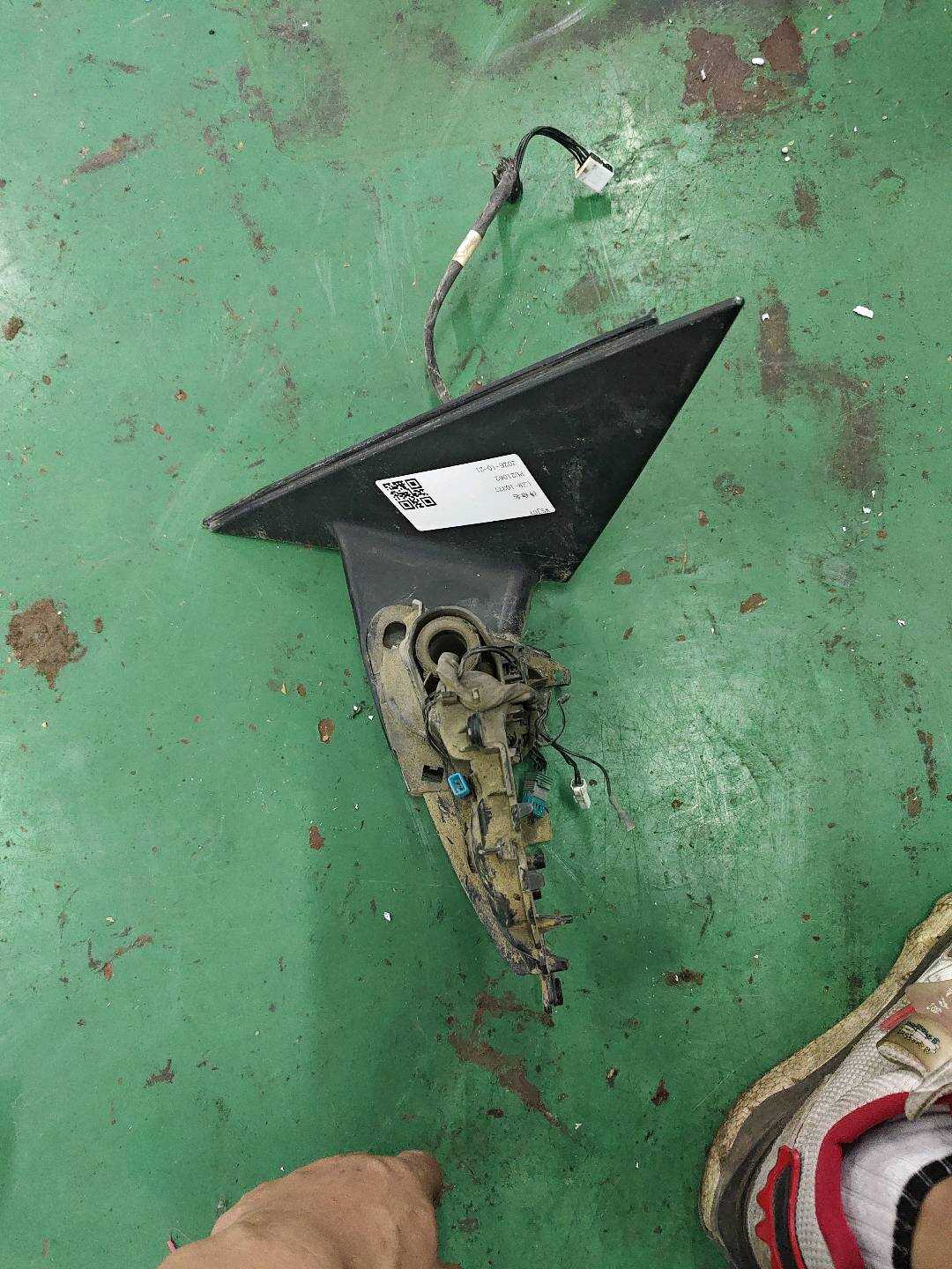 A2048103976 Side Mirror Assembly, Left