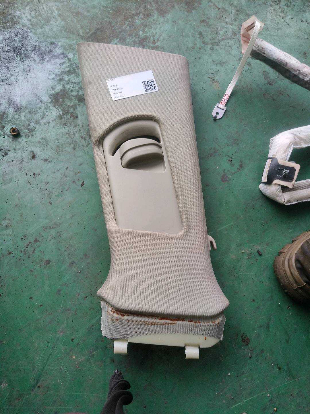 8R0867243F B柱内衬（左上）