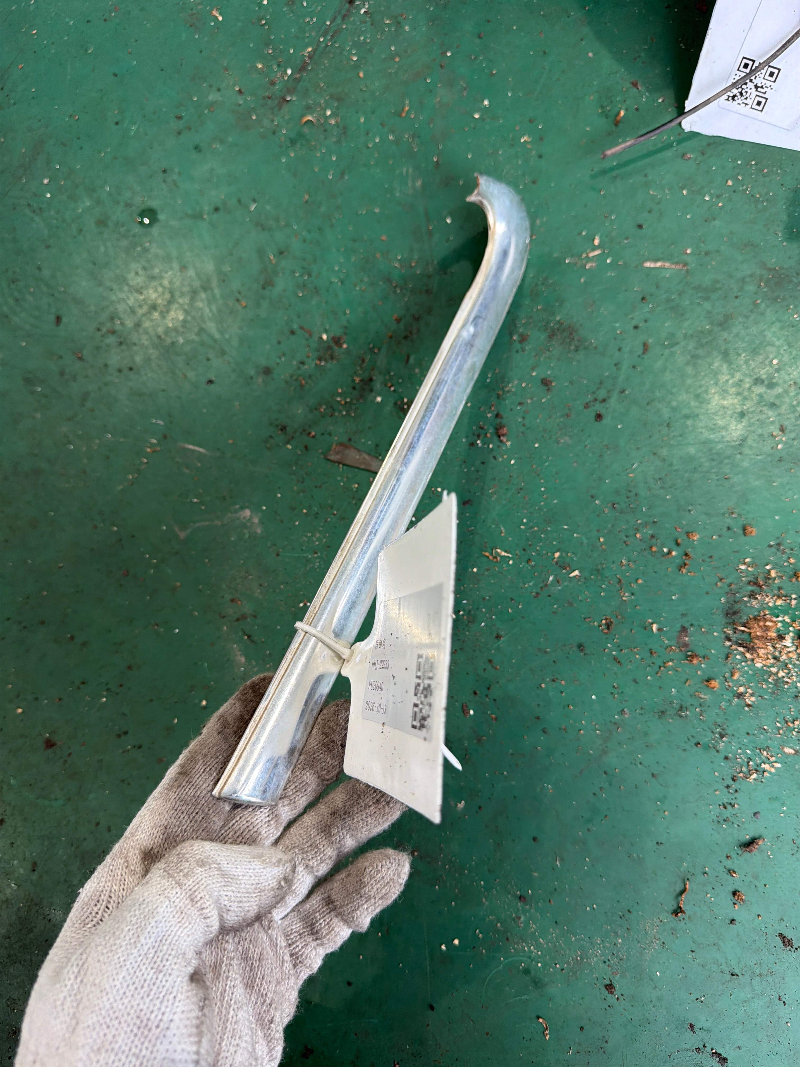 8KD853345 后侧围玻璃饰条（左）