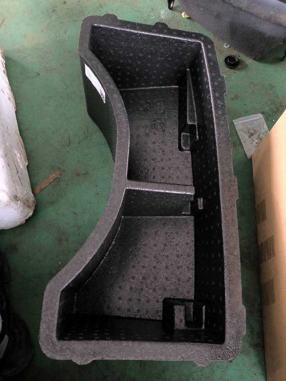 L31G863513 备胎工具箱