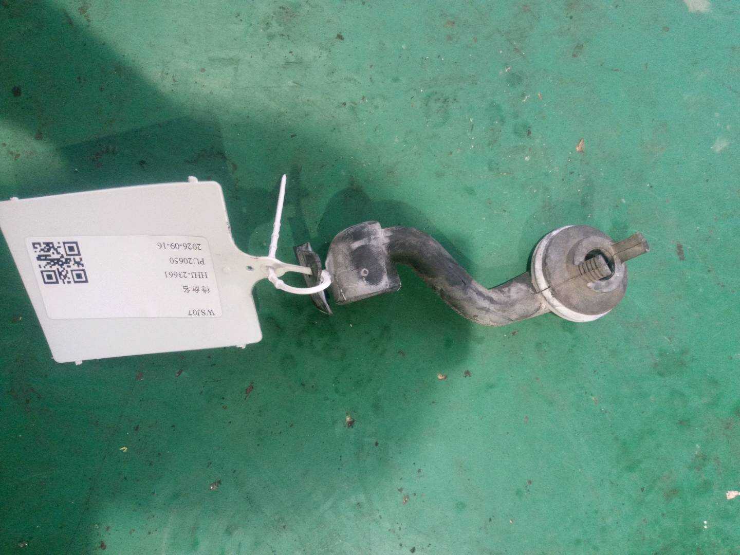 64116921613 冷凝水软管(左)