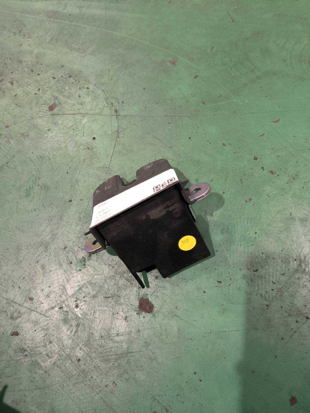 51G827505 尾盖锁机构