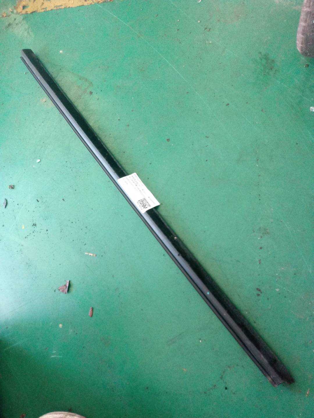 4M51A20571AH 前门玻璃压条（左内）