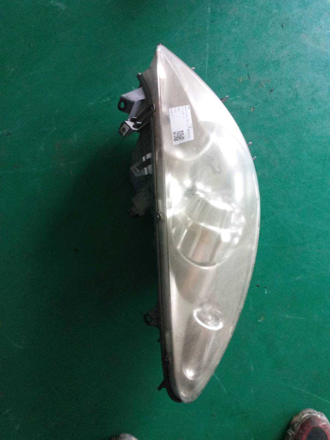 620686 Front Headlight Assembly, Right
