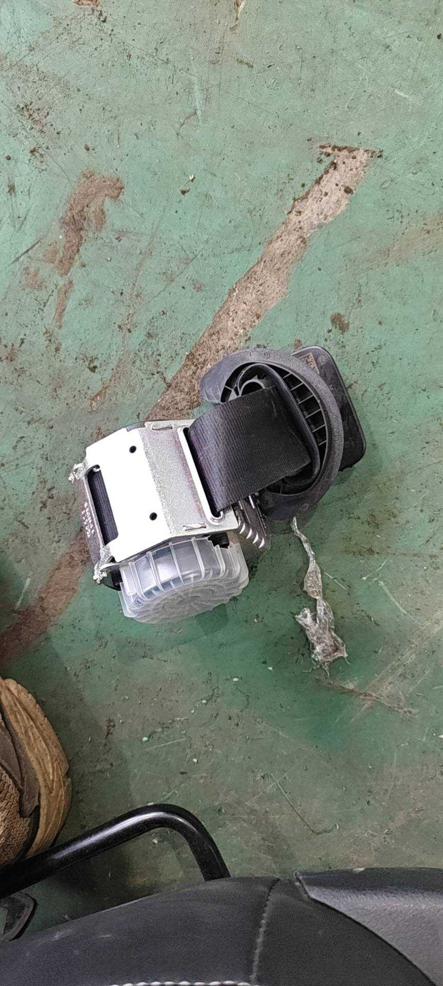 7N0857807 后座椅中央安全带