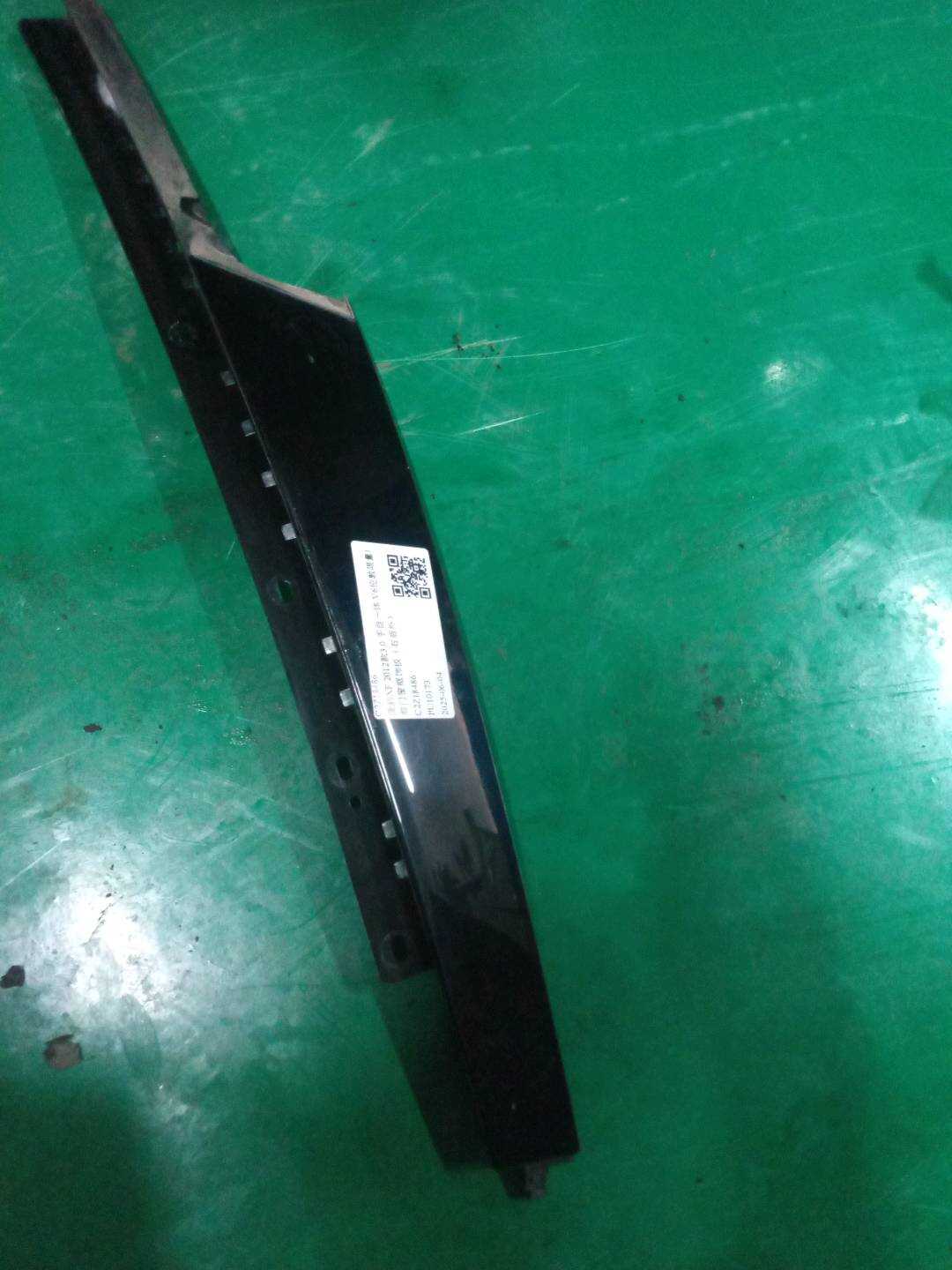 C2Z18486 Front Door Window Frame Outer Trim, Rear Right