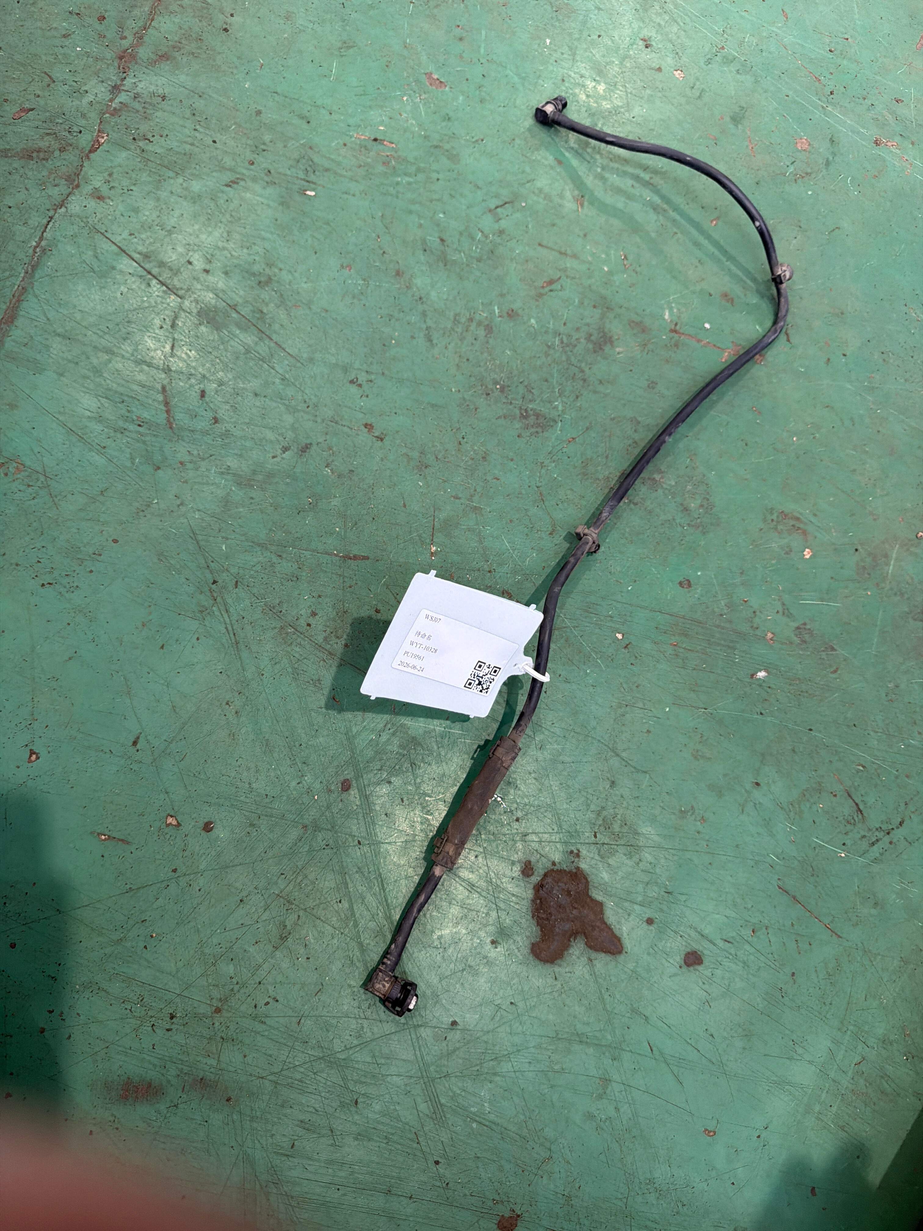 T2H1418 水箱补水壶连接水管（前）