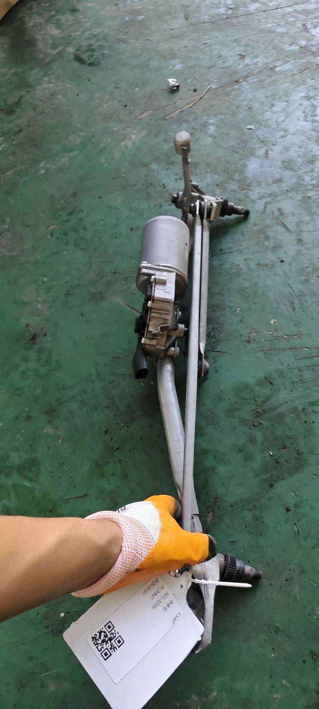 61617161710 前风挡雨刮器总成