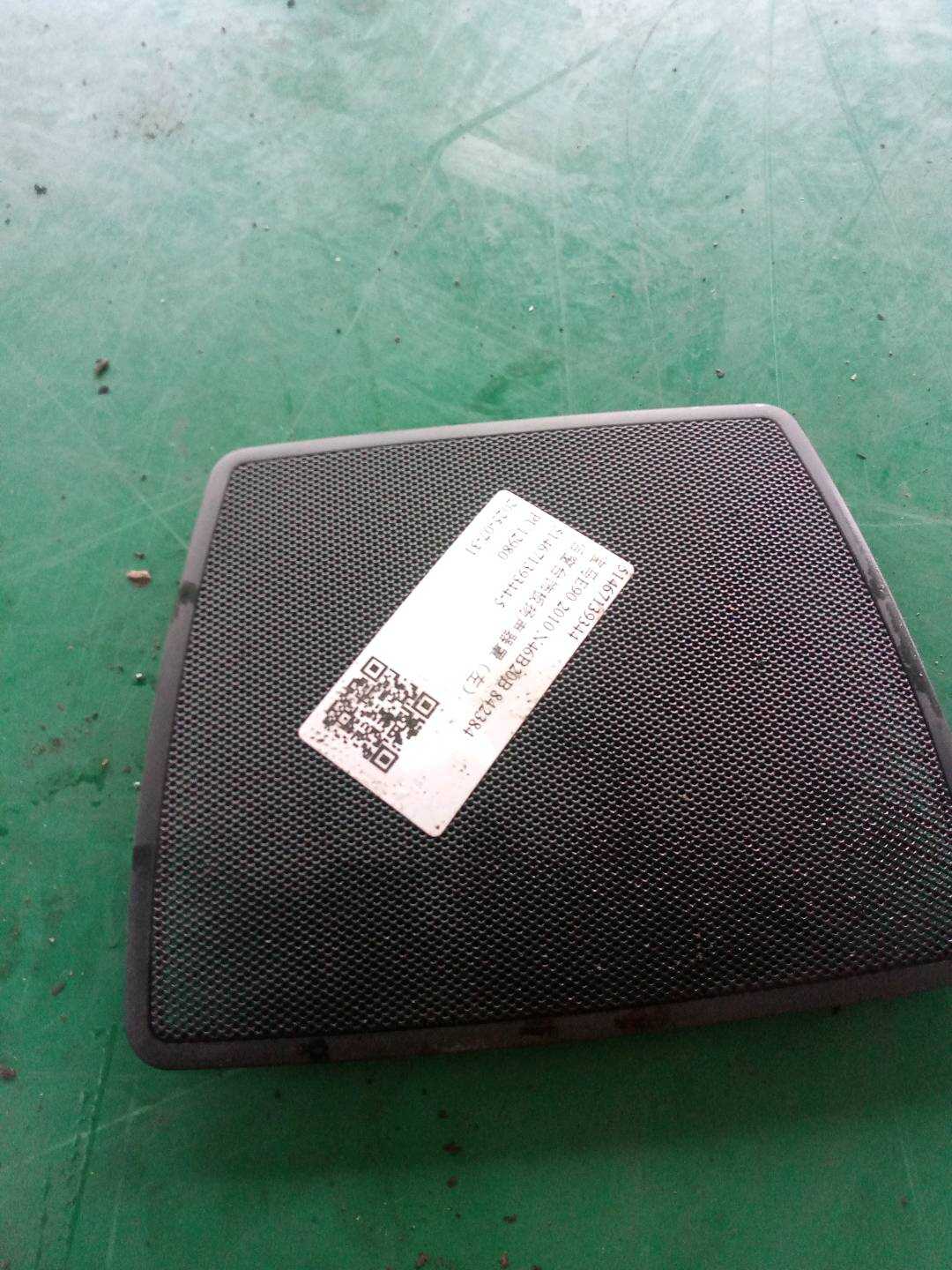 51467139344 后窗台饰板扬声器罩(右)