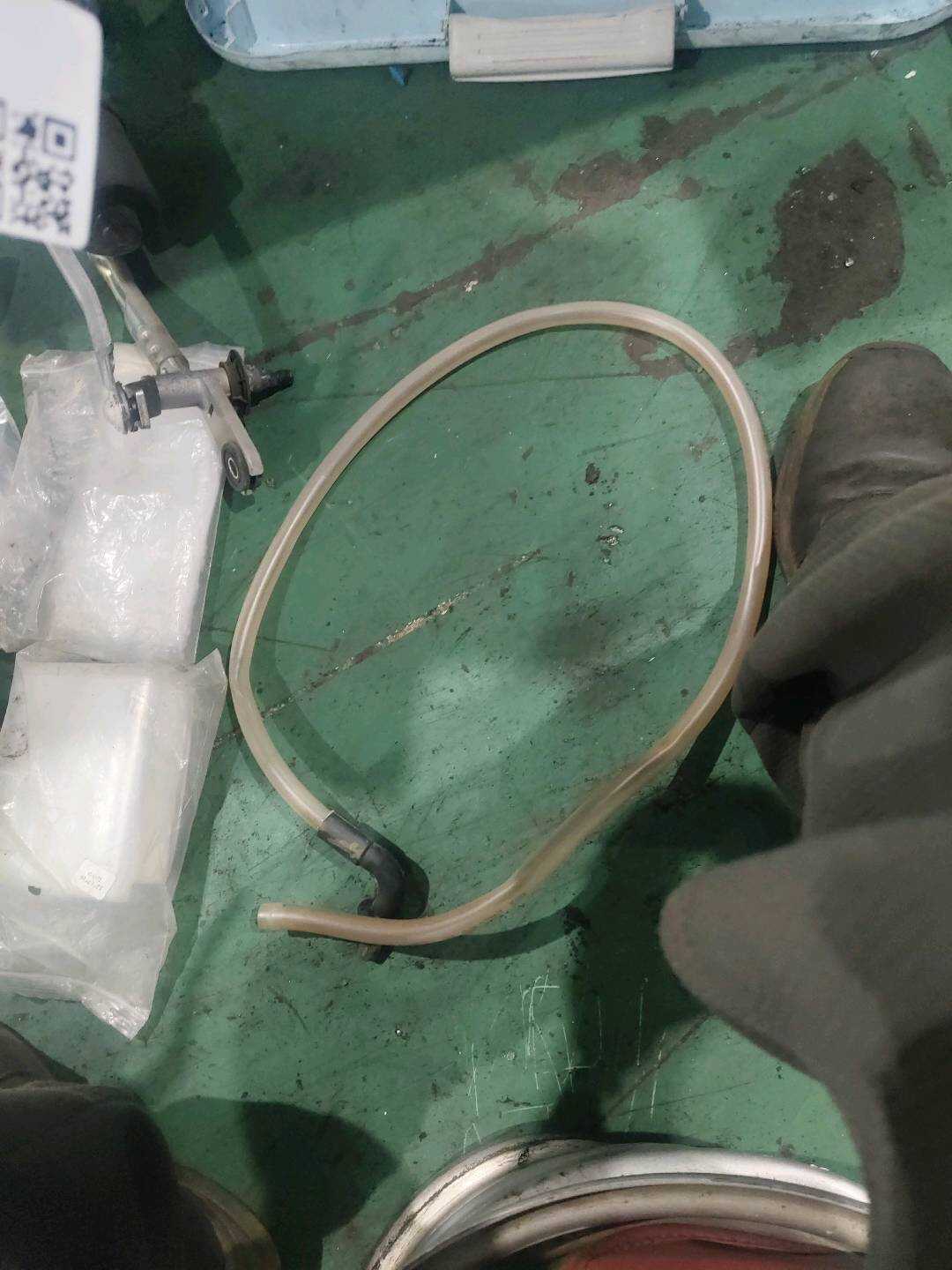 B012340 Front Left Sunroof Drain Tube