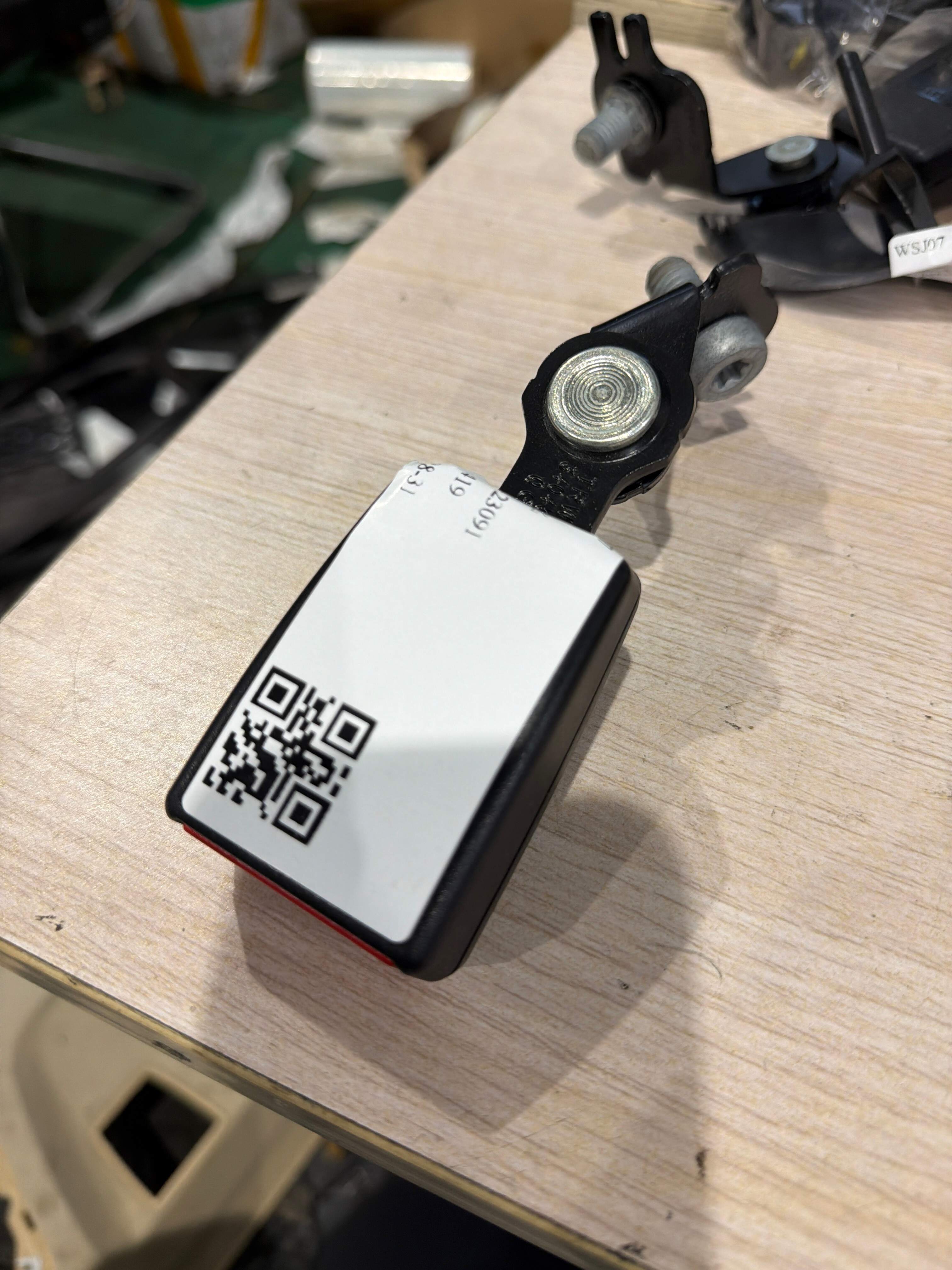 72117364223 后座椅安全带扣(左)
