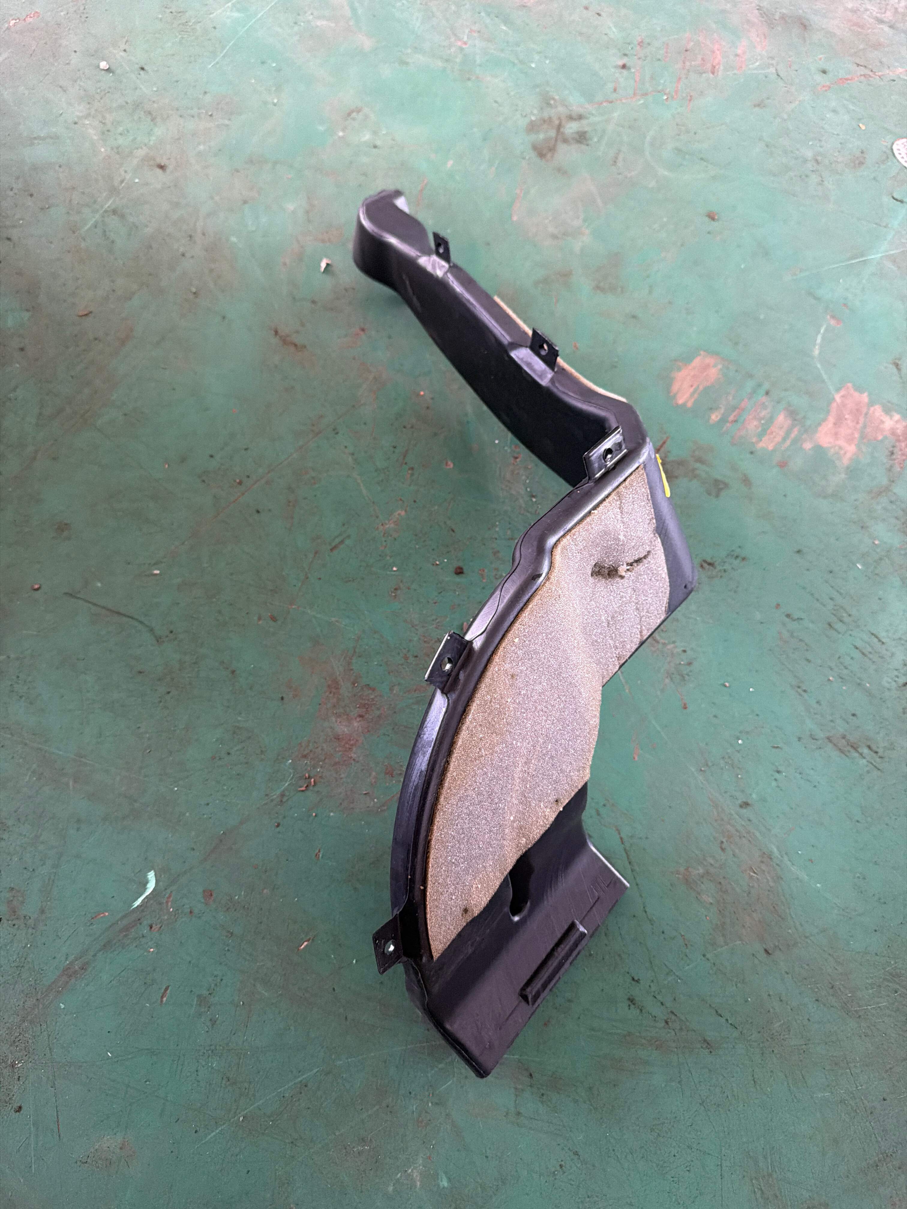 C2D5057 Air Duct, Right