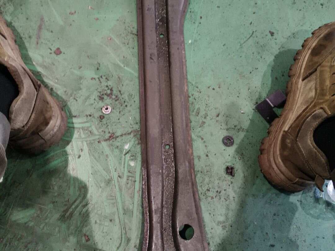 4F0399403 发动机支架(后)