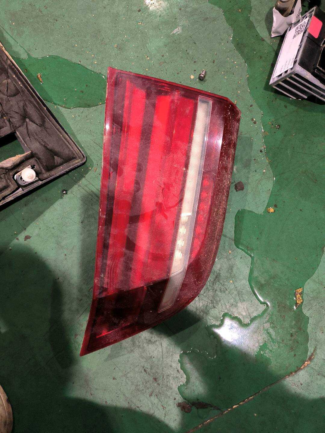 63217470888 内尾灯半总成(右)