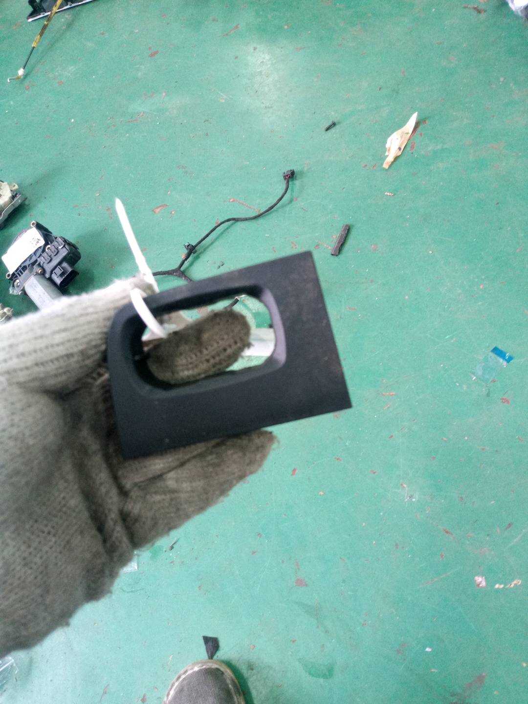 95855537500 后门玻璃升降开关装饰板（右）