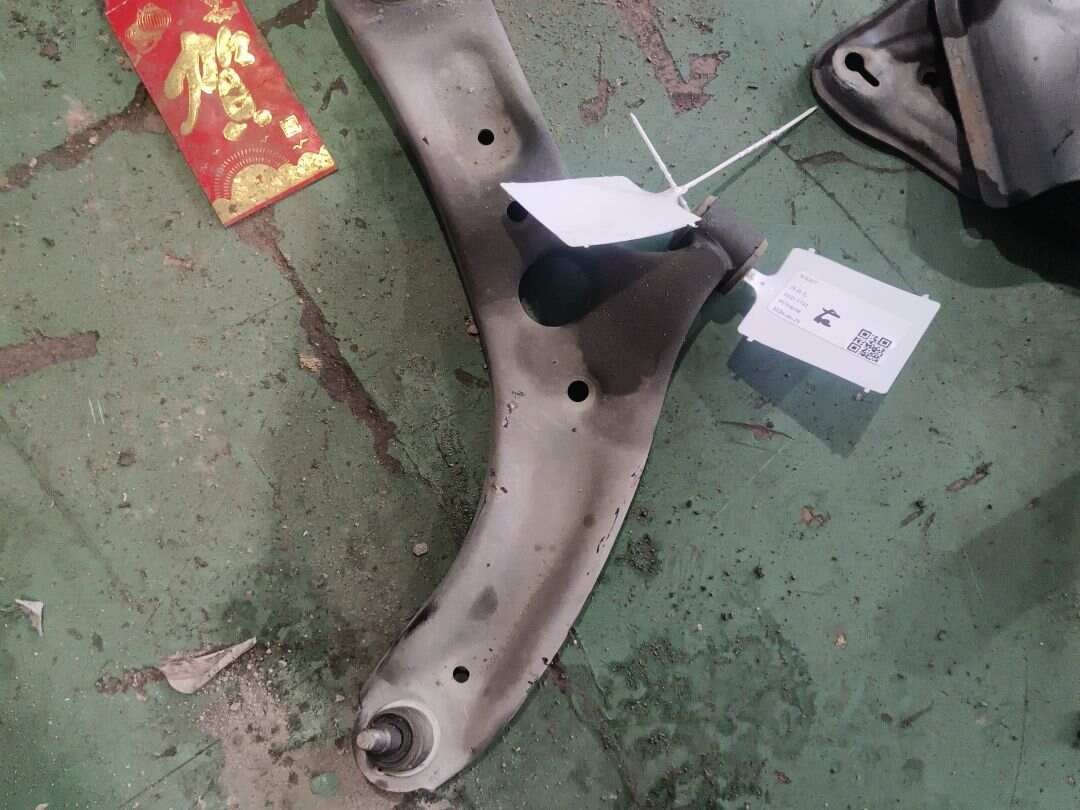545014V000 Front Lower Control Arm, Right