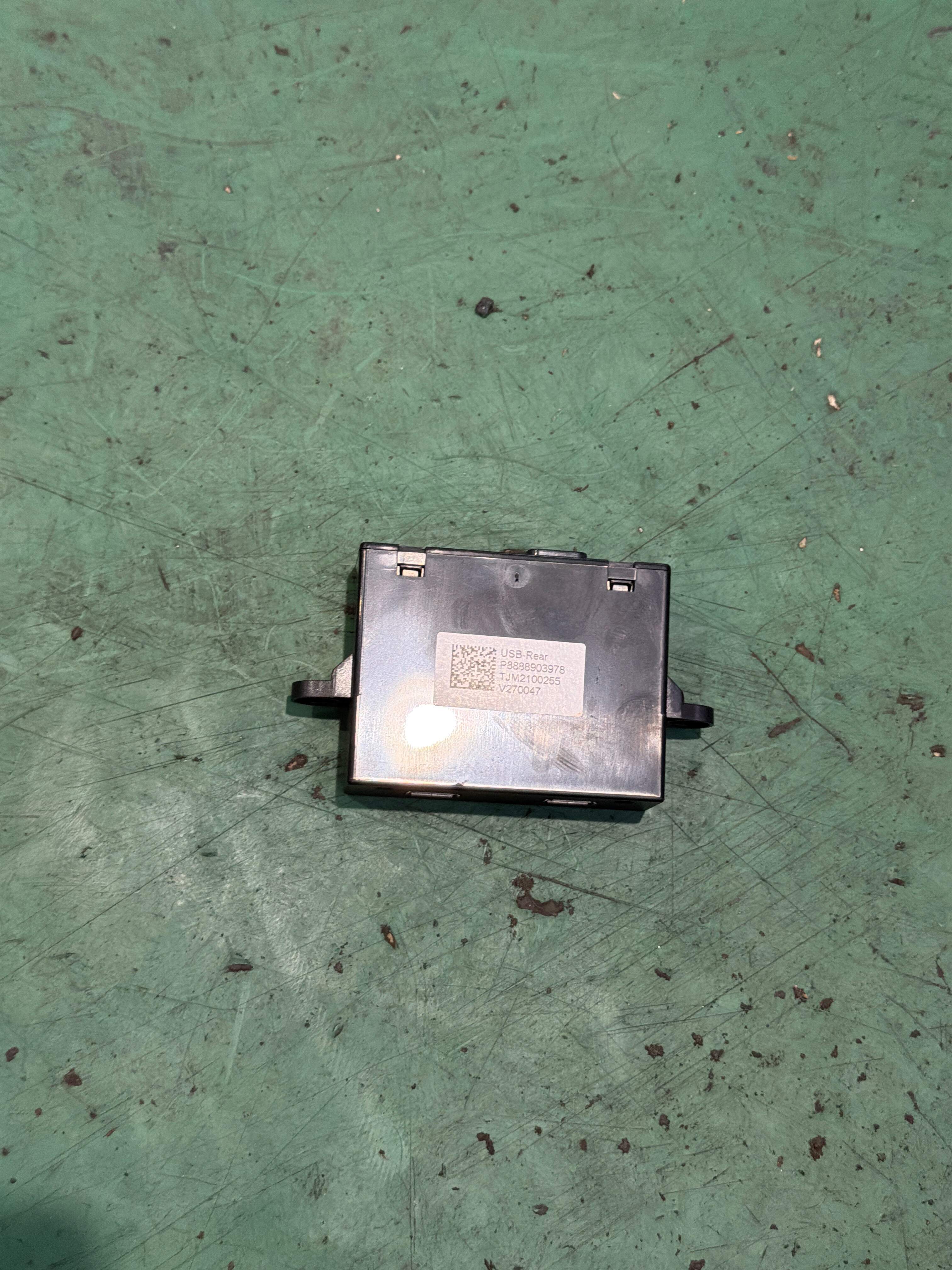 8888903978 后排USB口1