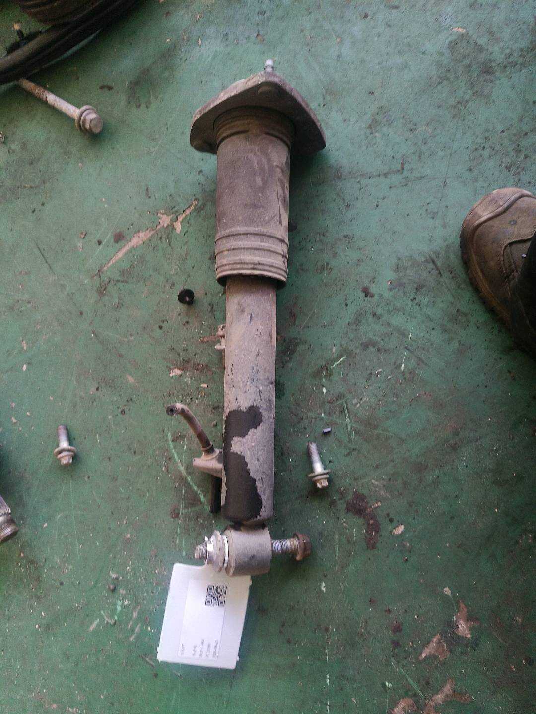 33526781925 后减震器芯(左)