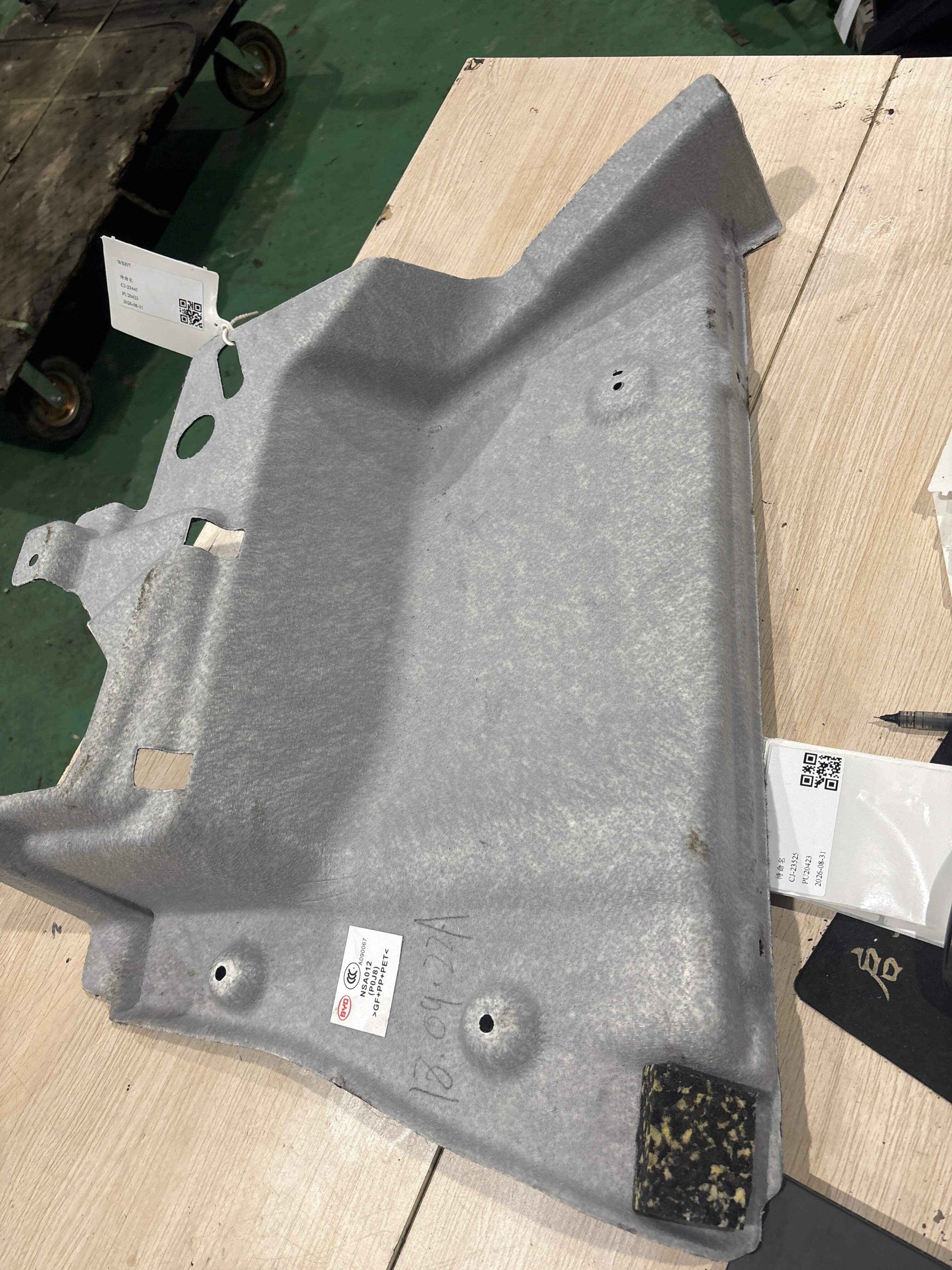 SC5608080 行李箱右护面总成