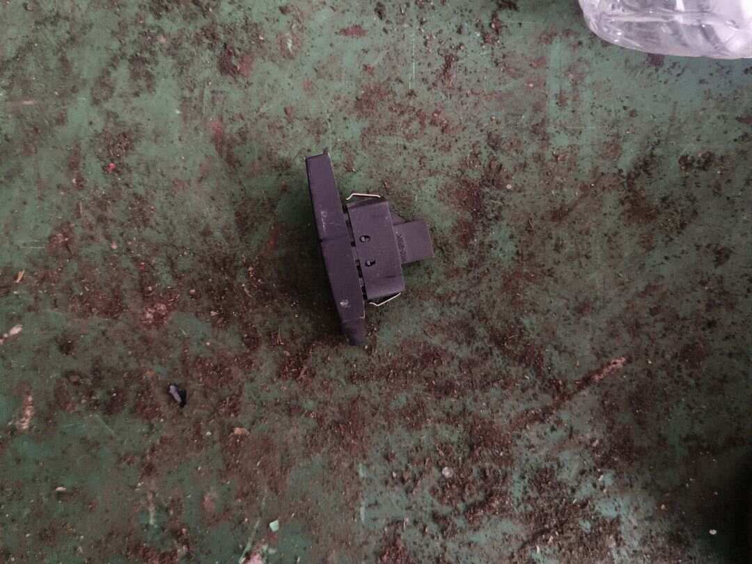 4F0962107A 后门锁止开关(左)