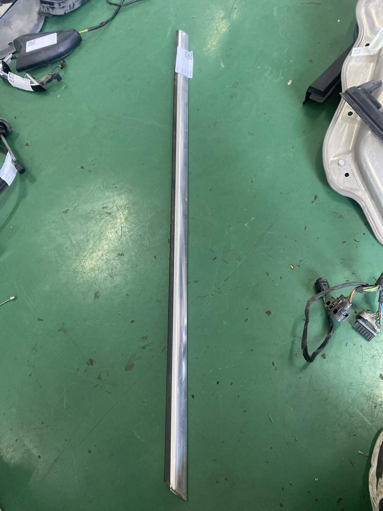 A1767250082 前门玻璃压条(左外)