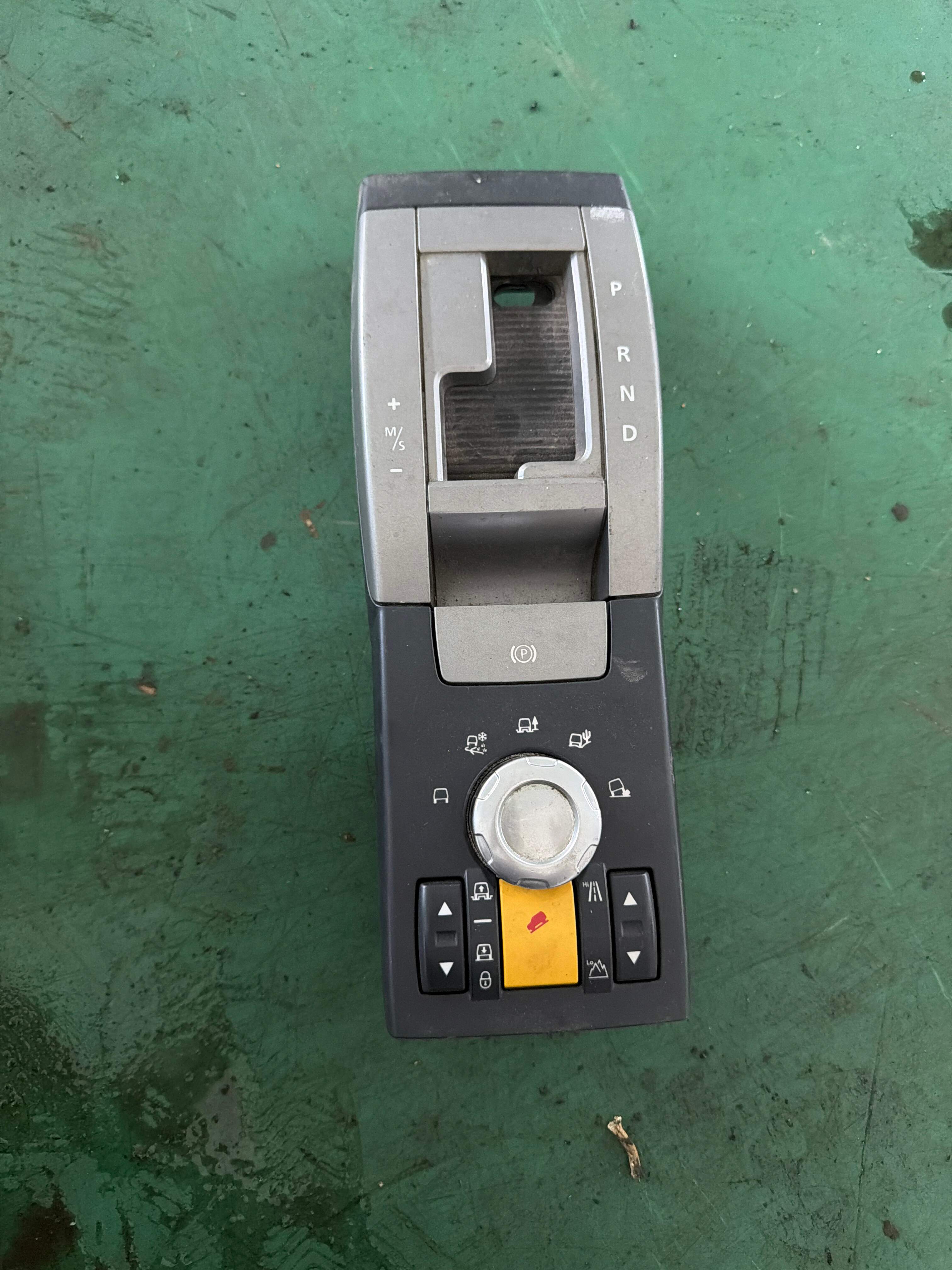 EMB500242NUG A柱内衬(右上)