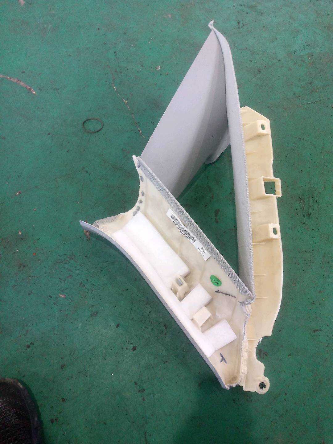 4G5867288 C-Pillar Inner Trim (Upper Right)