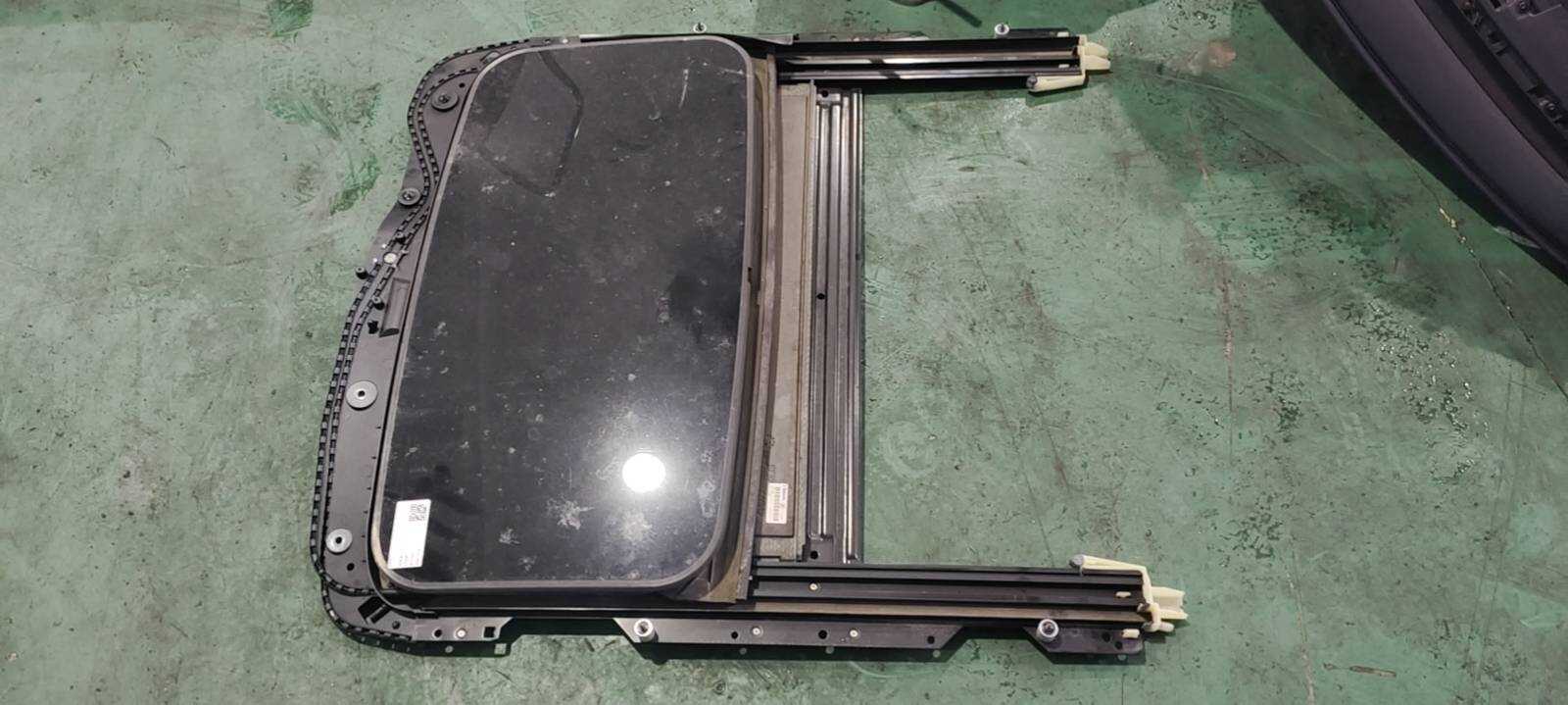 31385990 Sunroof Assembly