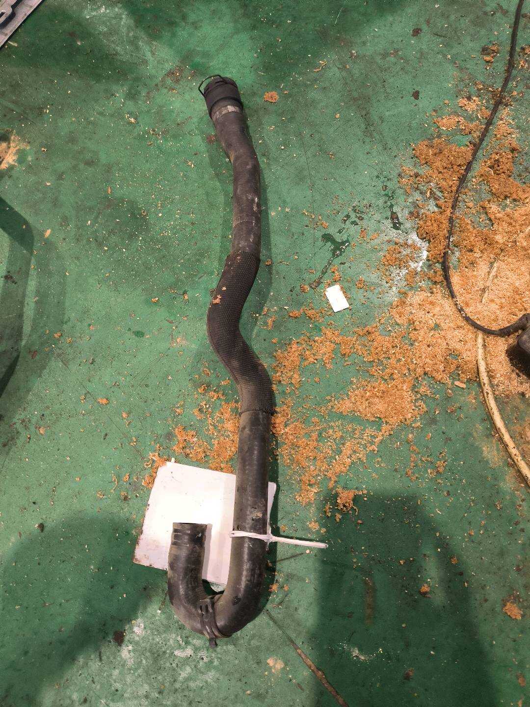 64216911000 暖风进水管
