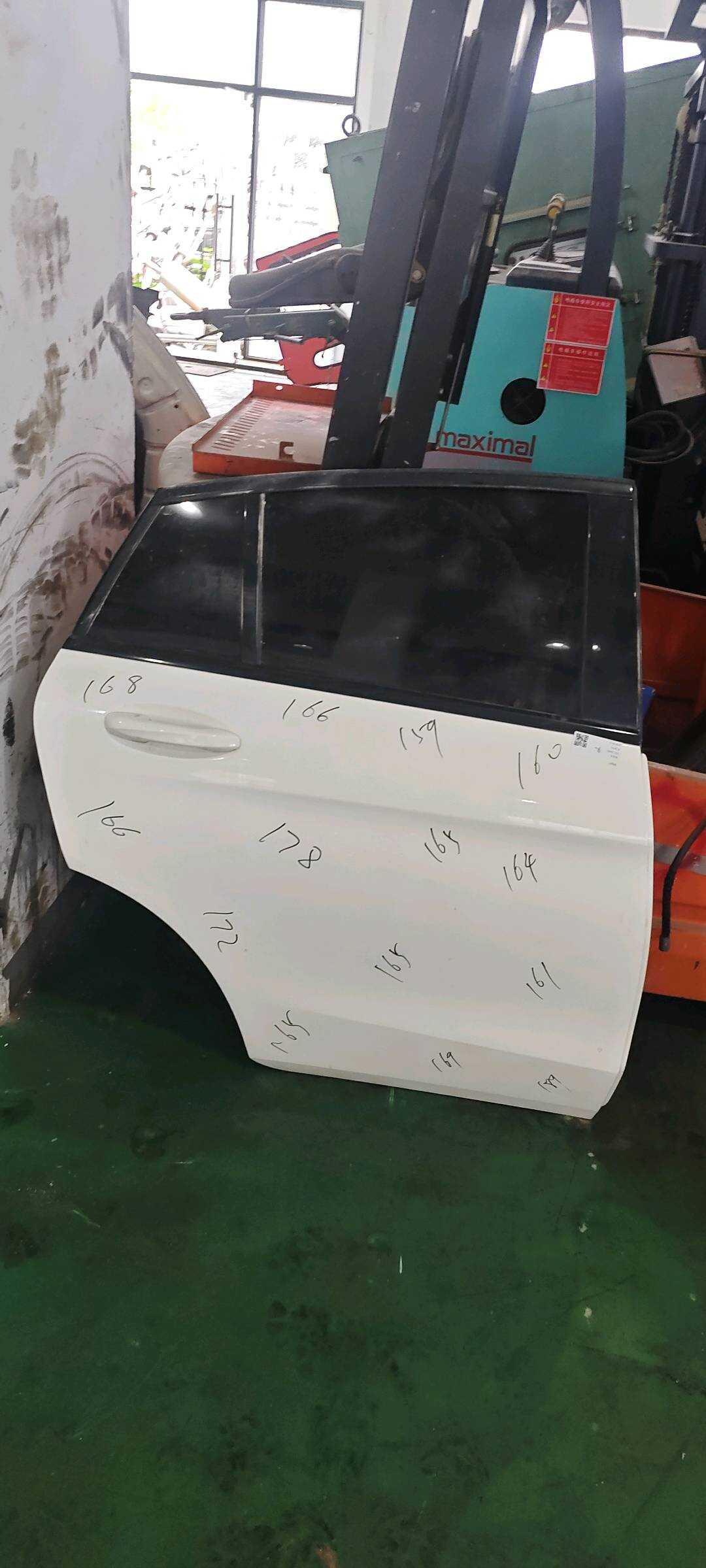 A2537306404 后门壳(右)