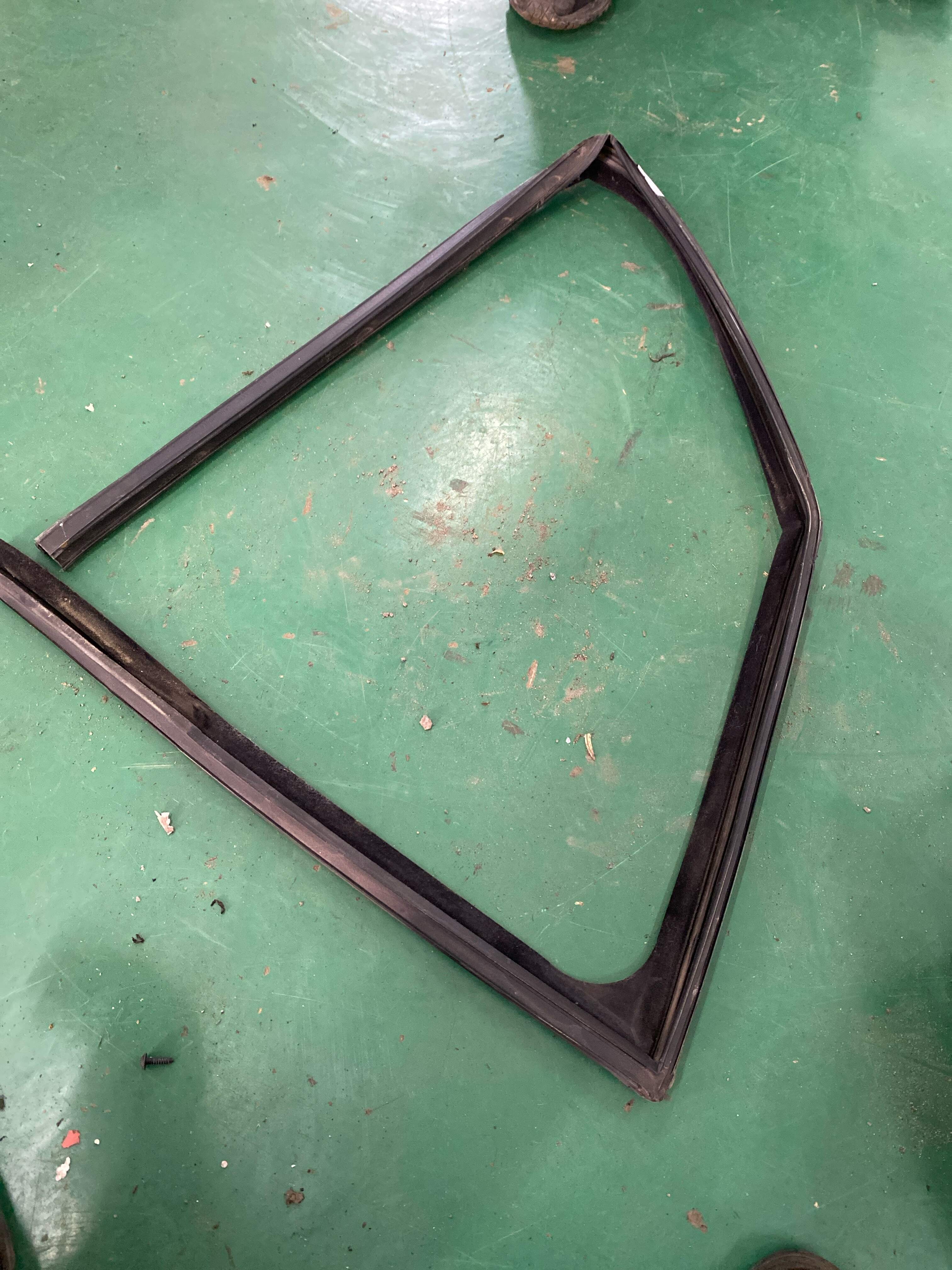 LR027343 Front Door Window Felt Channel, Left