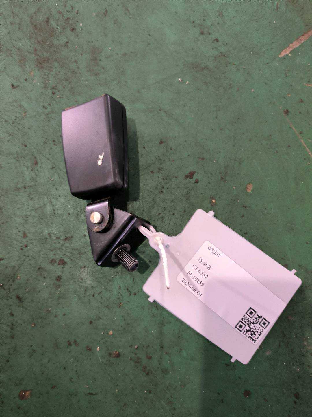 101300607701742 后排左侧安全带锁扣