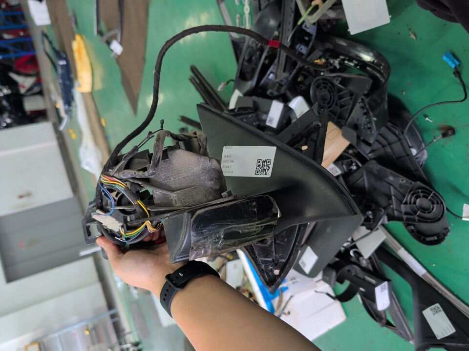 5ND857508B9B9 倒车镜固定座（右）
