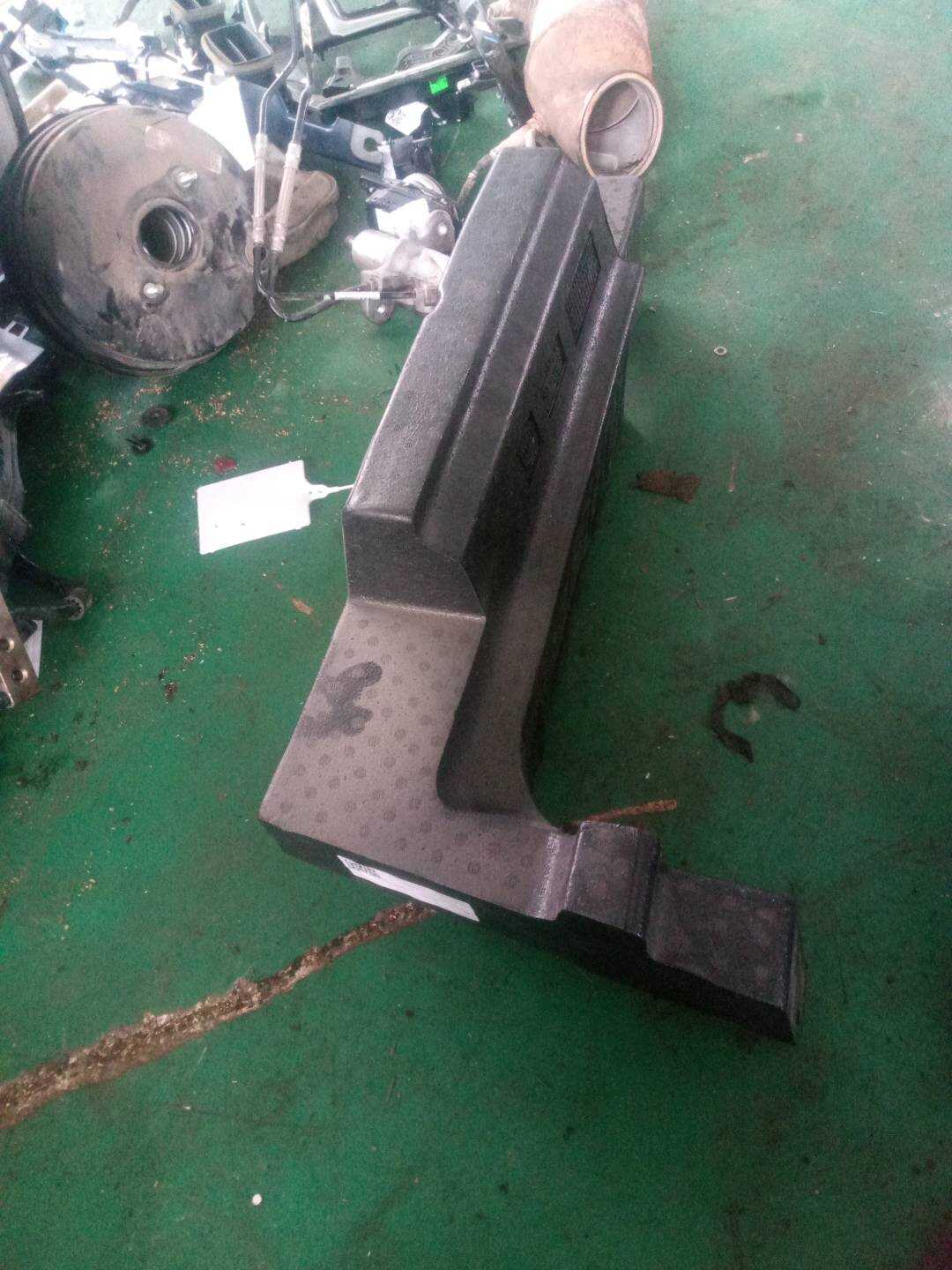 51477396592 行李箱插入式底板支架