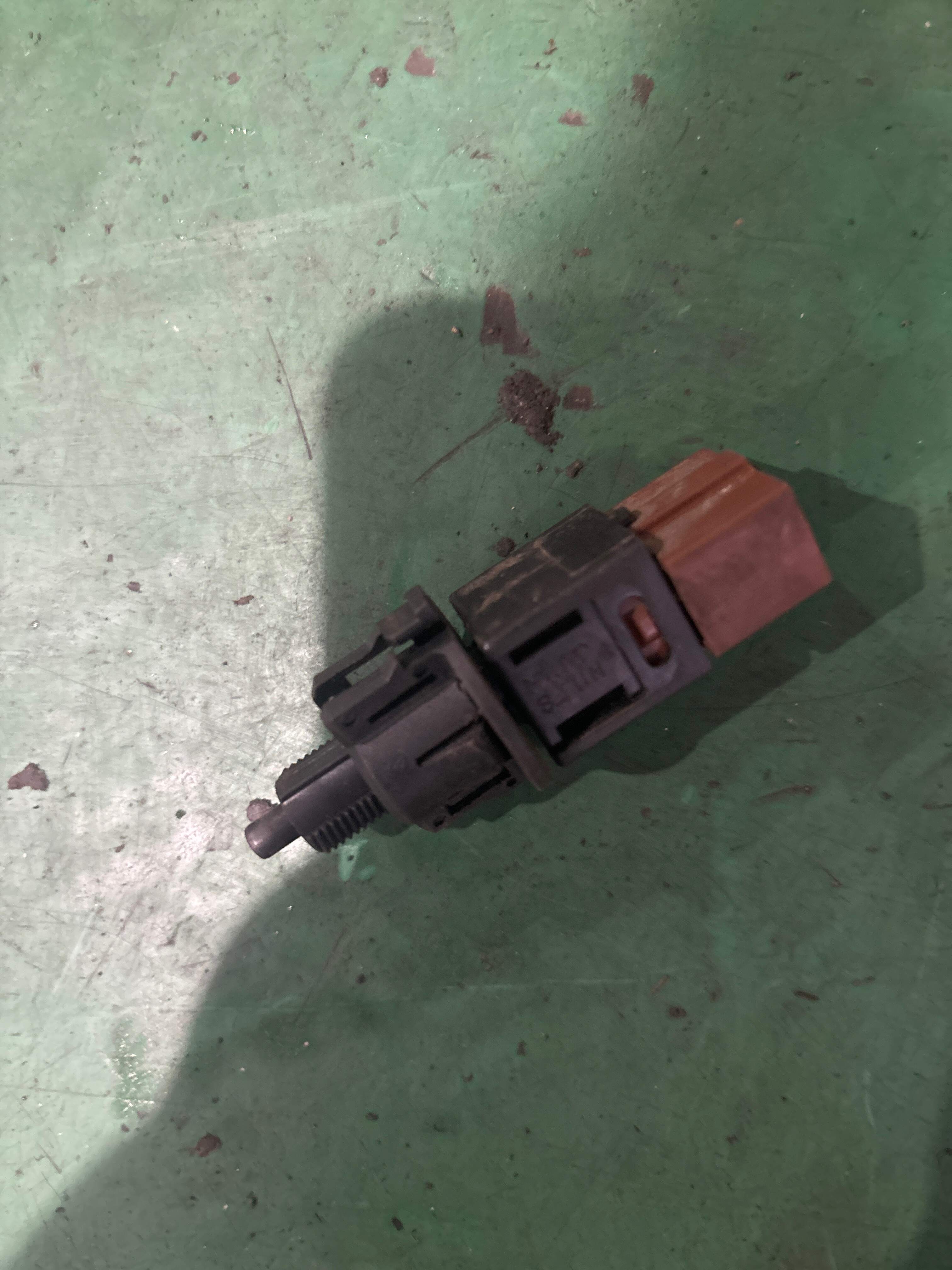 25300AT300 定速巡航解除开关