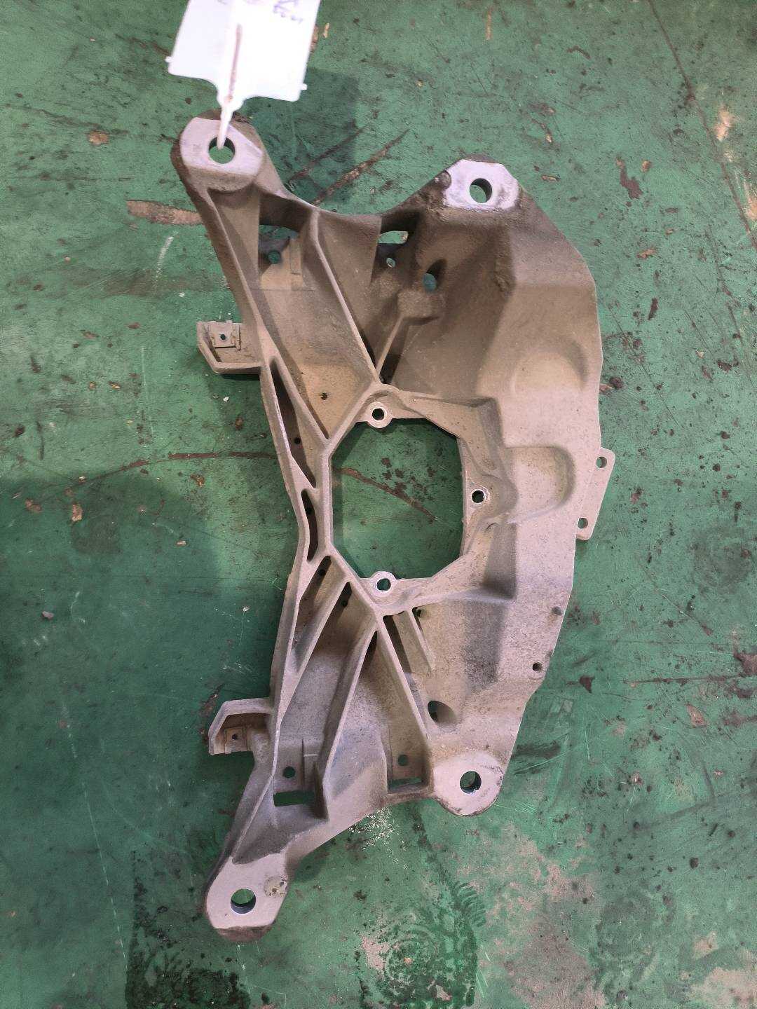 4H0399263L 变速器托梁