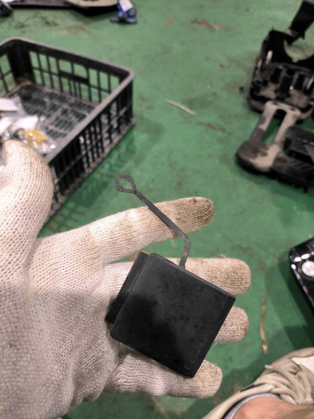 T4N12800 后保险杠牵引钩盖板
