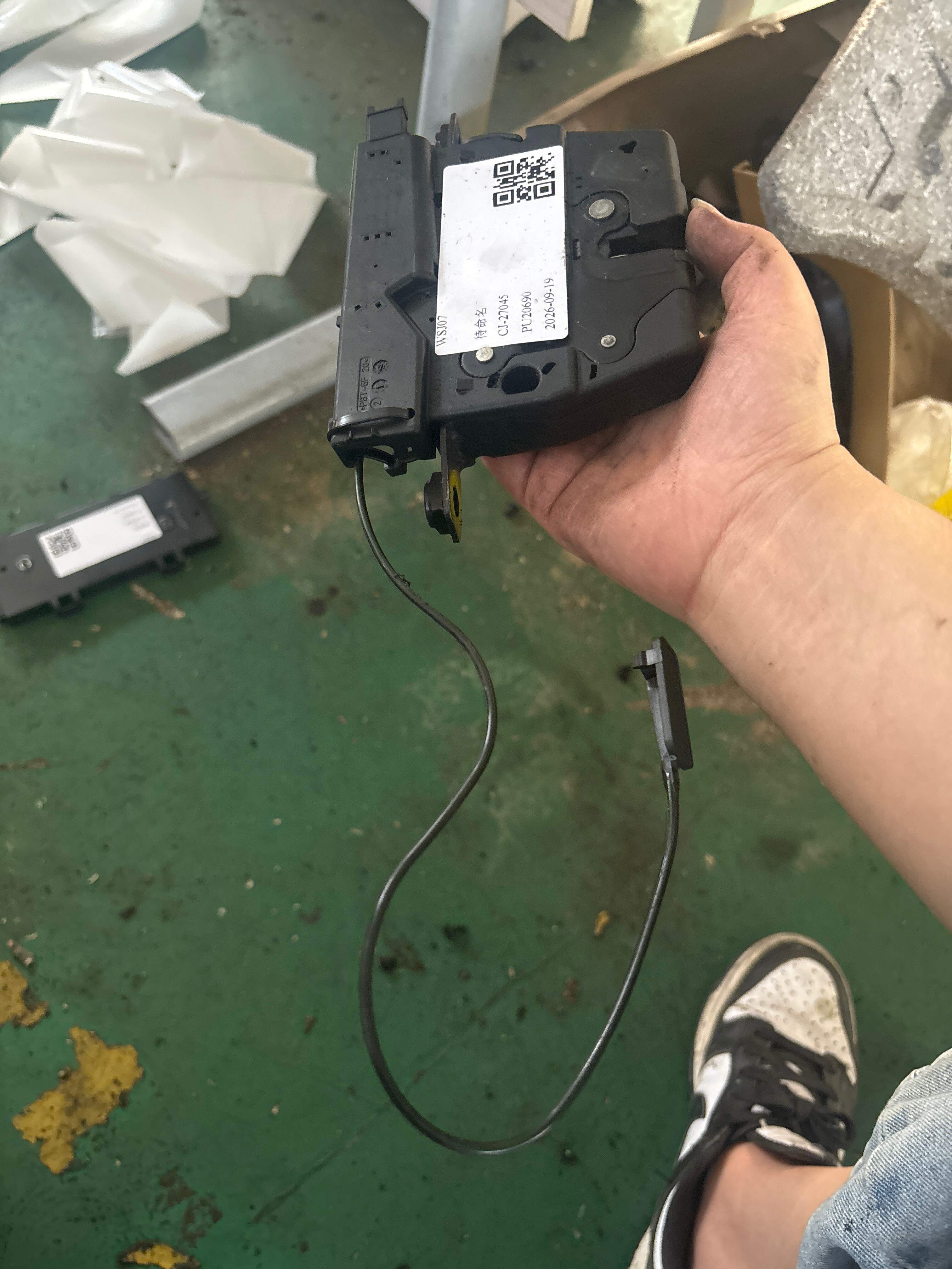 51247200511 尾盖锁机构