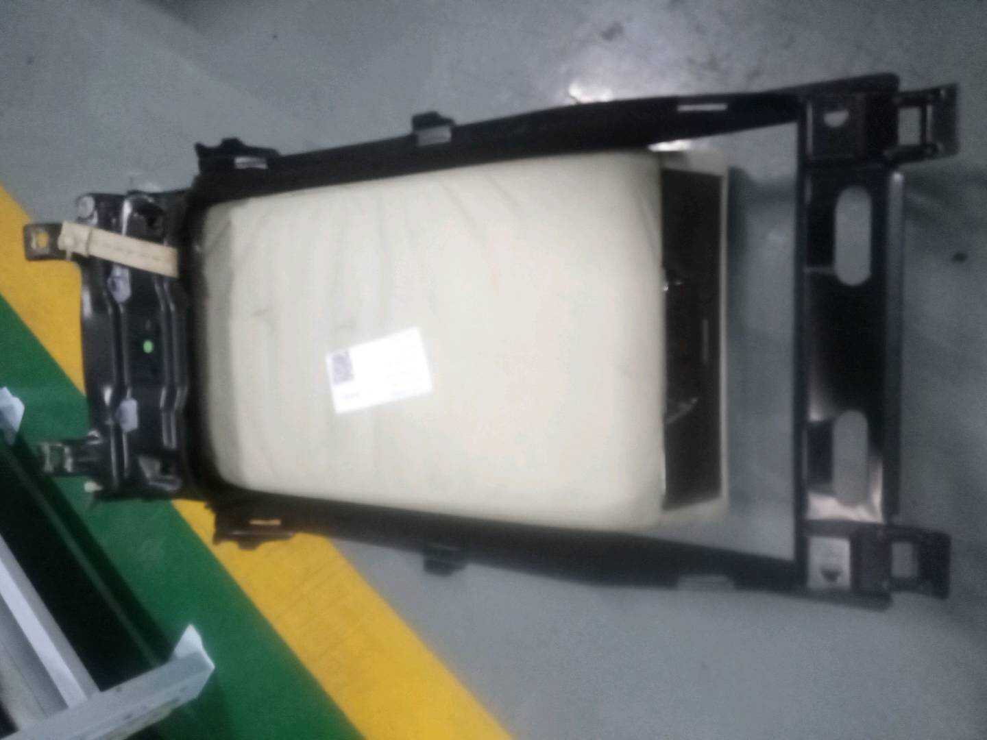 A22097092308J13 后排座椅扶手箱