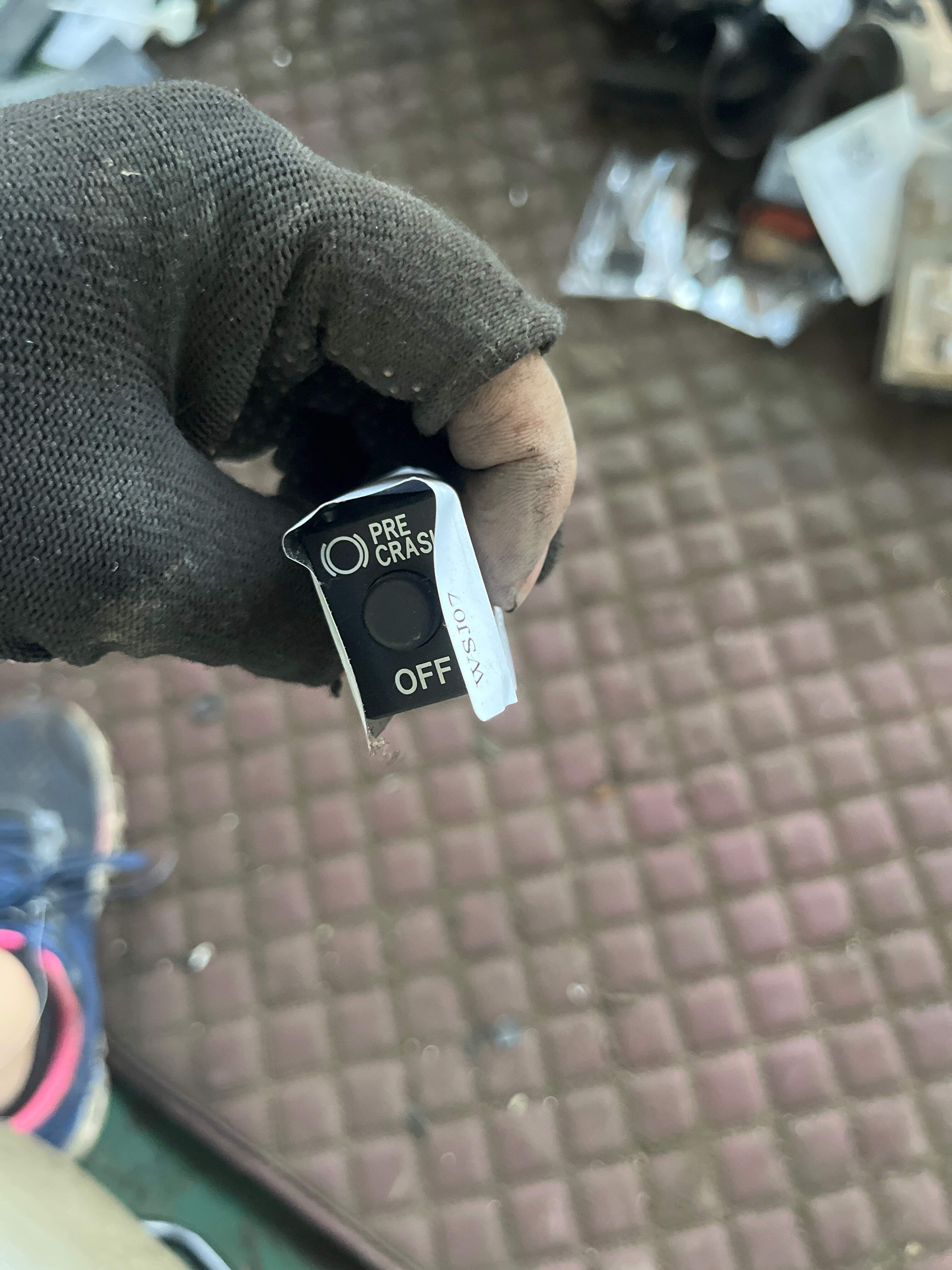 8493048070 碰撞预测系统取消开关总成