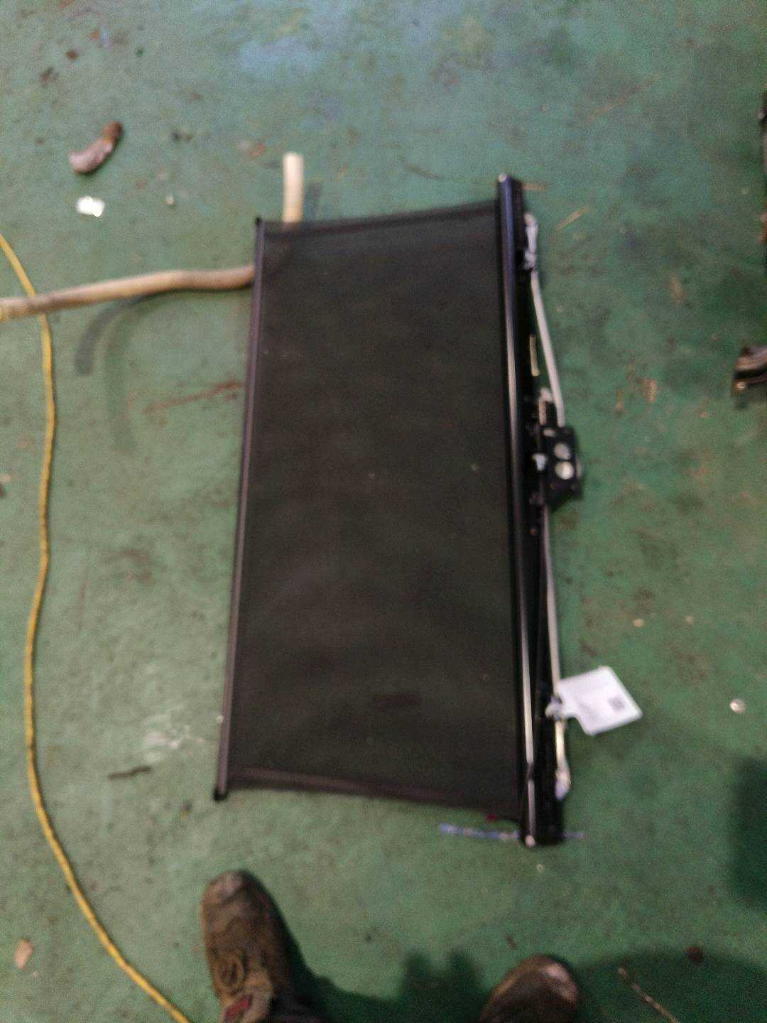 51469147147 Rear Windshield Sunshade
