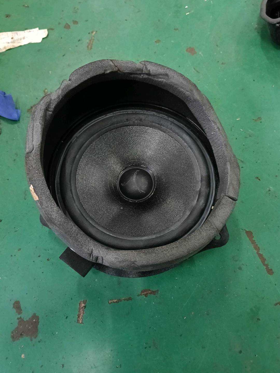 65138380582 前门低音扬声器(右)