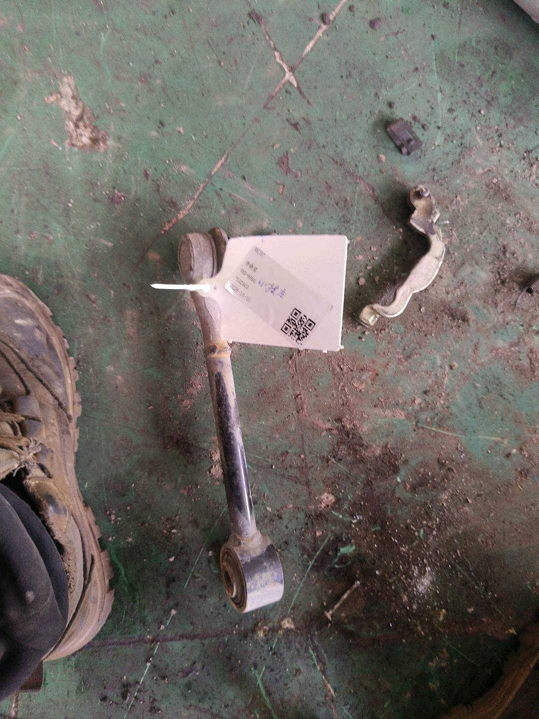 487100R040 Rear Lower Control Arm, Front Left