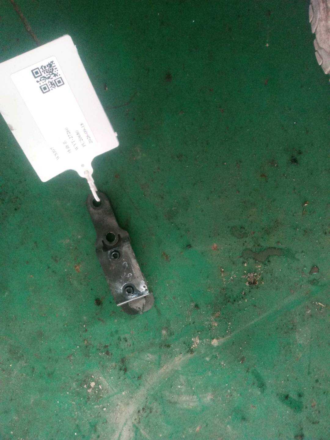 8T8813383 捆绑环支座