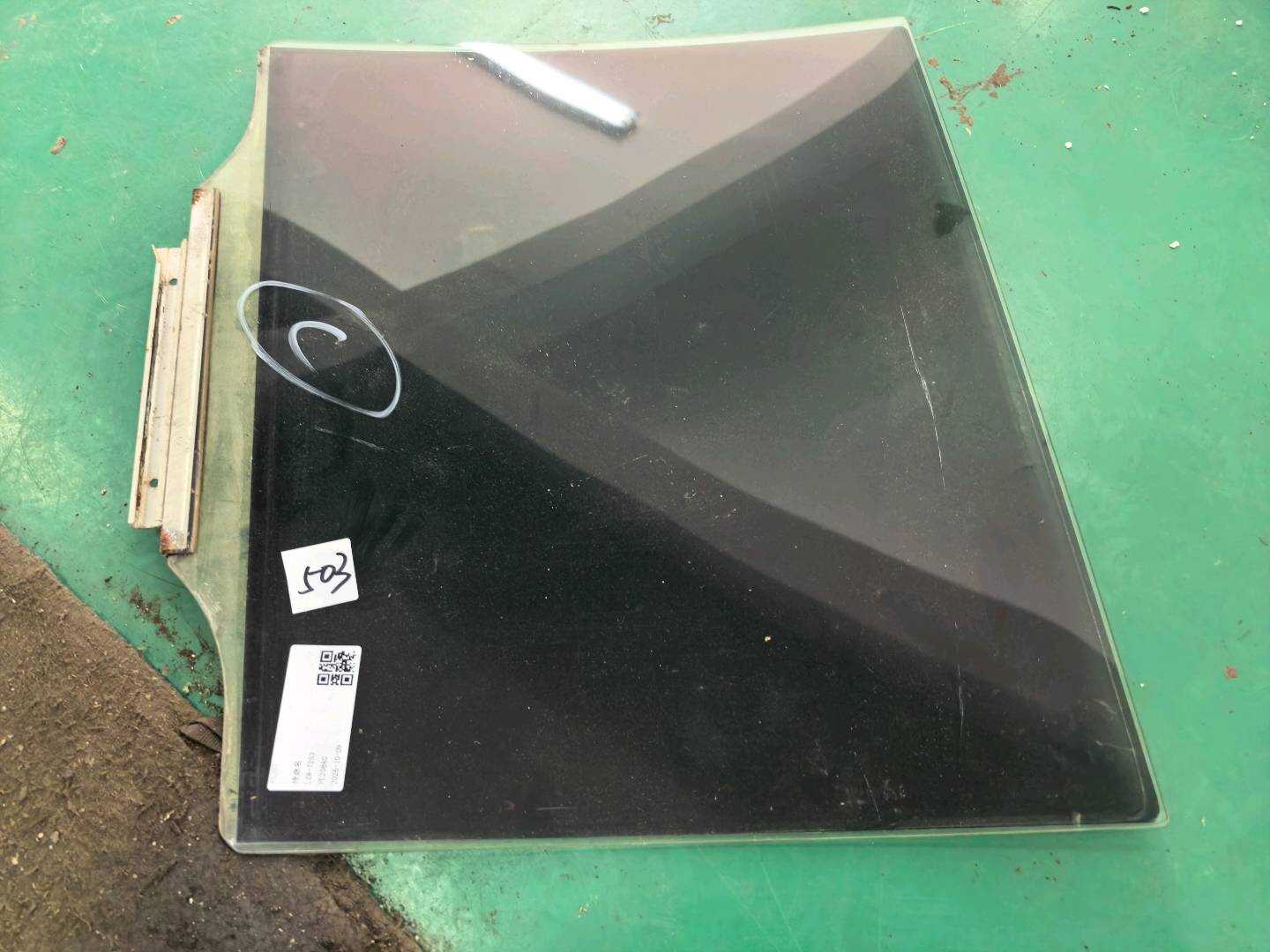 6811360221 后门玻璃（右）