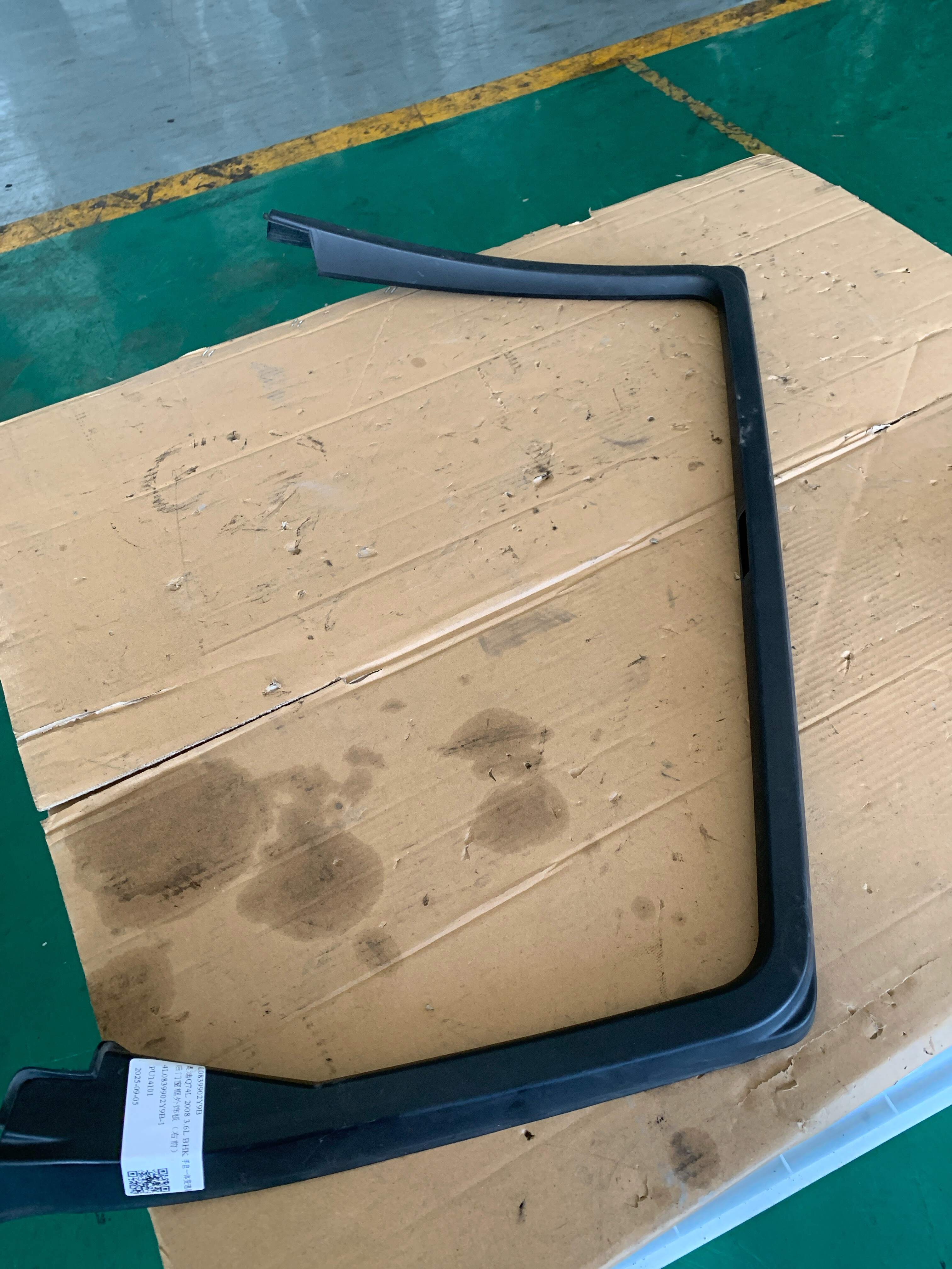 4L0839902Y9B 后门窗框外饰板(右前)