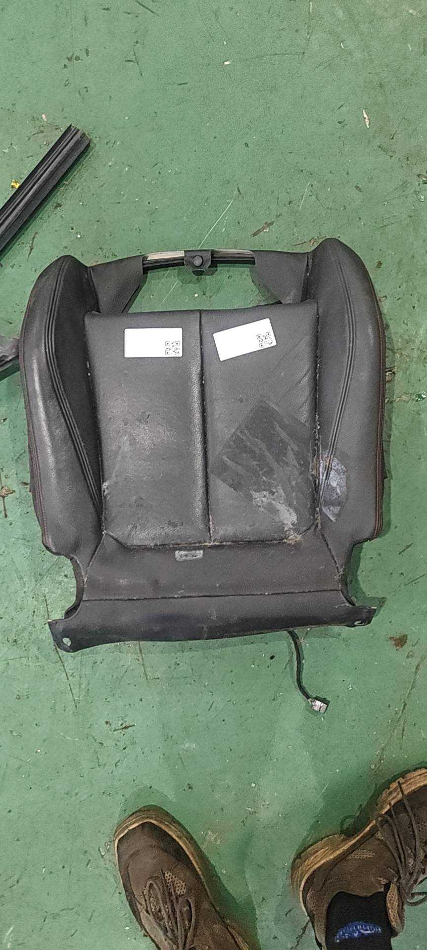 52107295124 副驾驶员座椅底座面罩