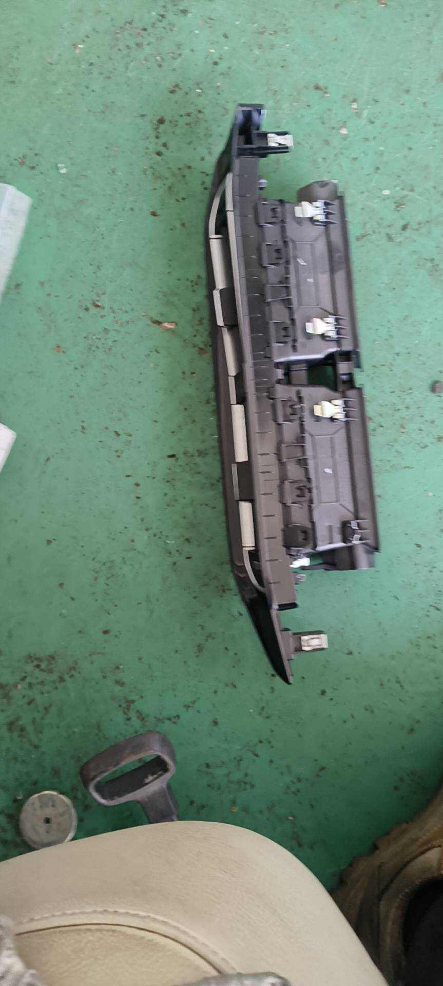 98049383ZD 仪表台中间出风口