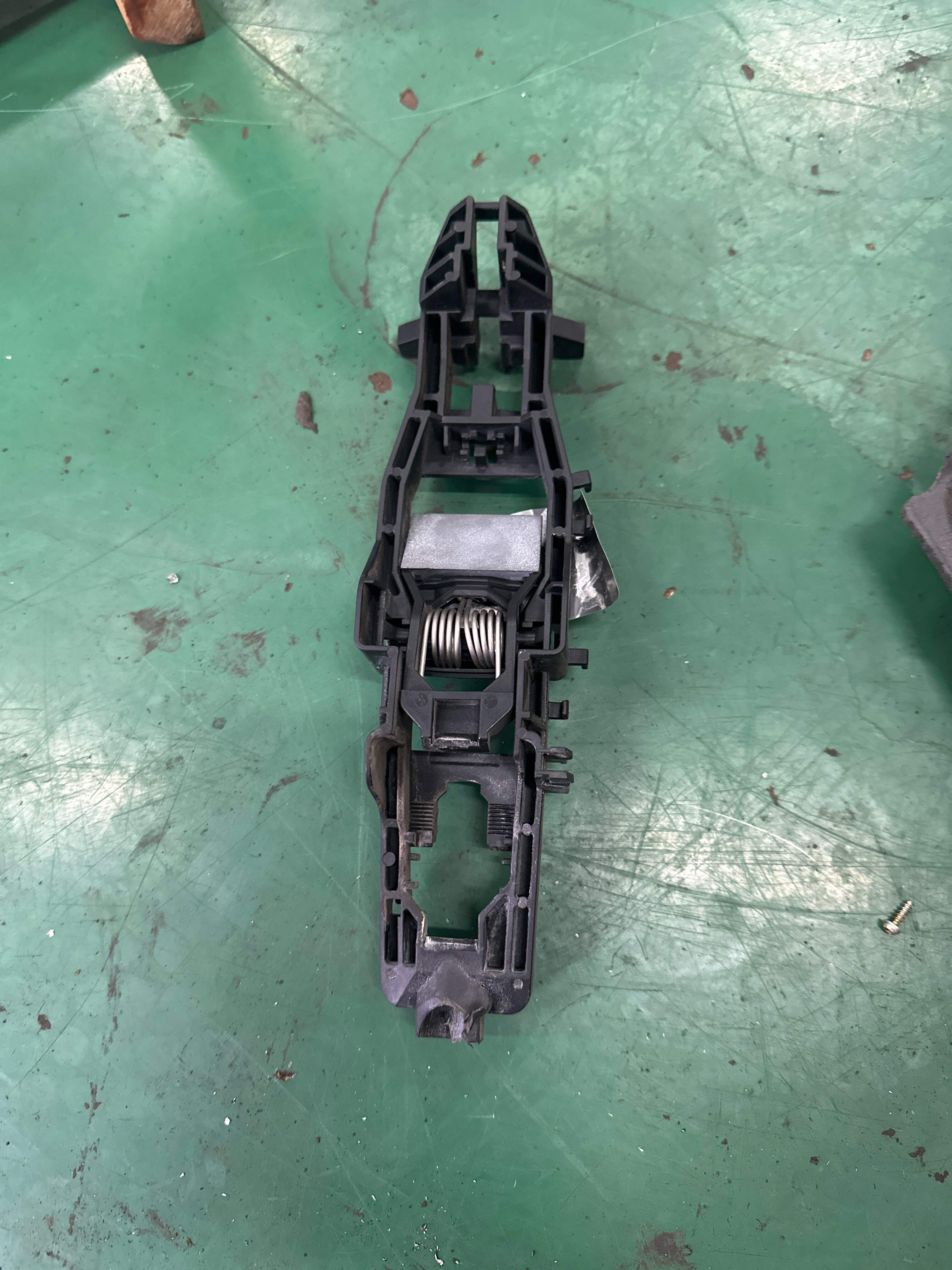 A2117600434 后门外拉手固定框(右)
