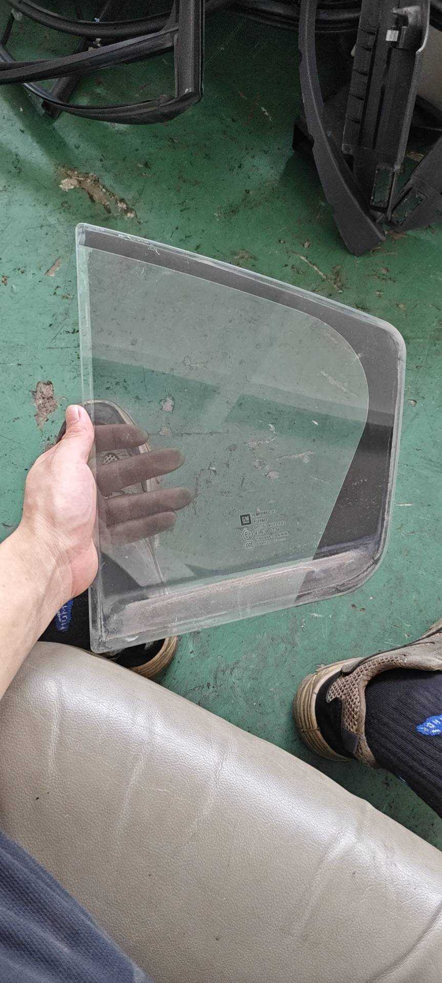 96833087 Rear Door Quarter Glass, Left